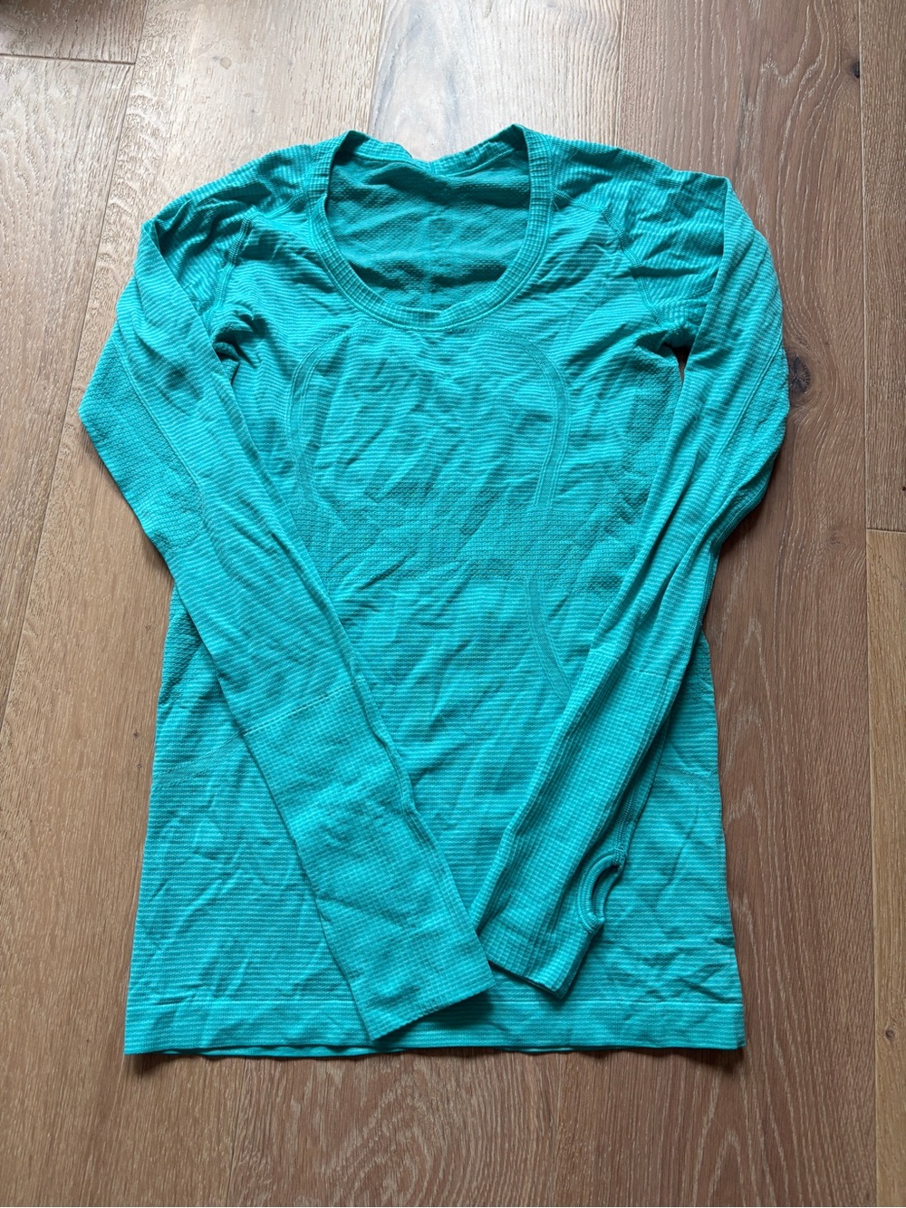 EUC Lululemon 6 LS swiftly blue tropic